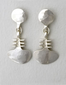 Symbol earrings in silver ES8